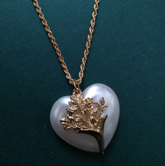 ❇️Final Sale❇️ Heart Tree Necklace - Picture 2 of 4